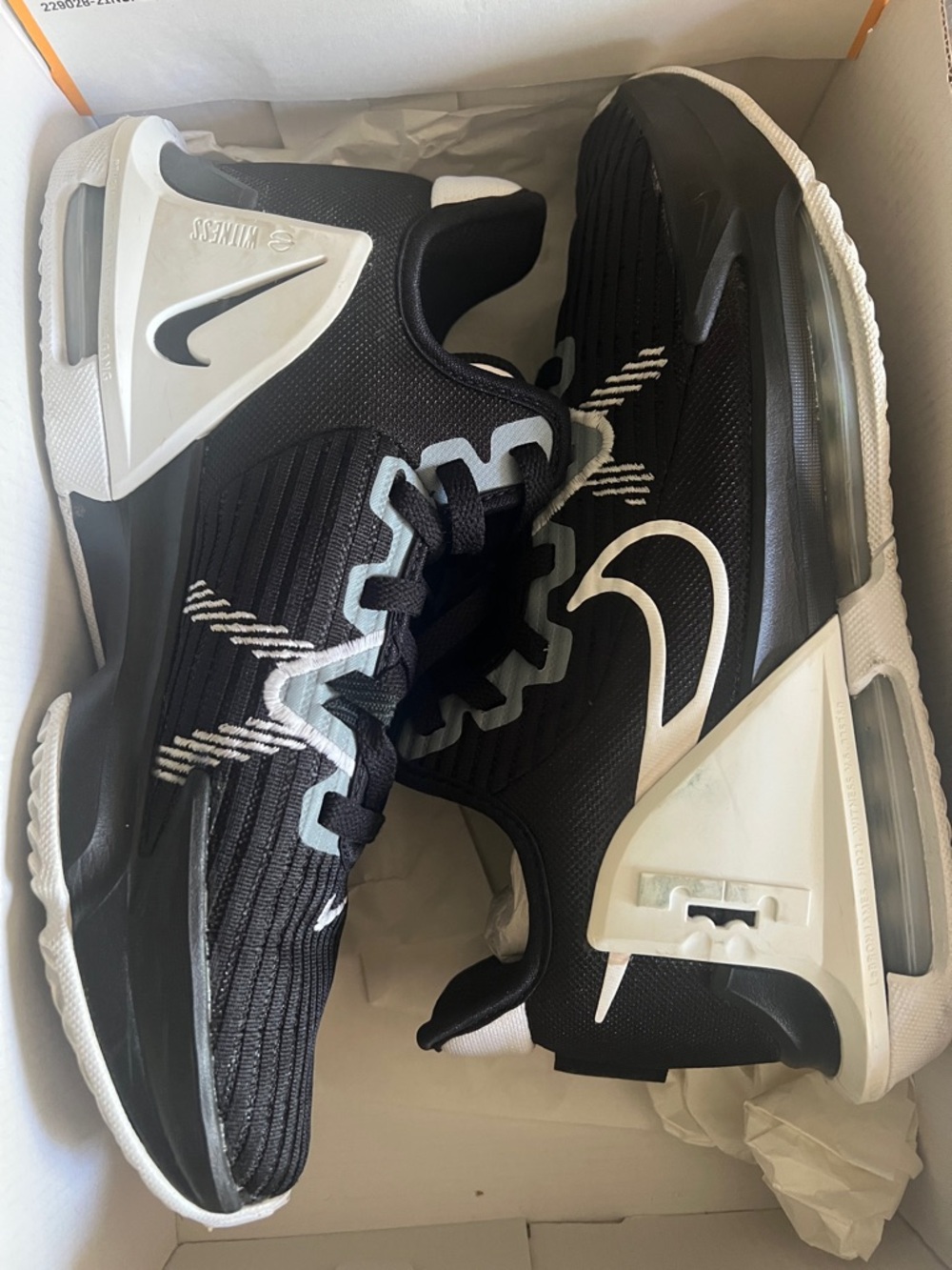 Nike Black and White Men's Athletic Sneakers with Air Cushioning